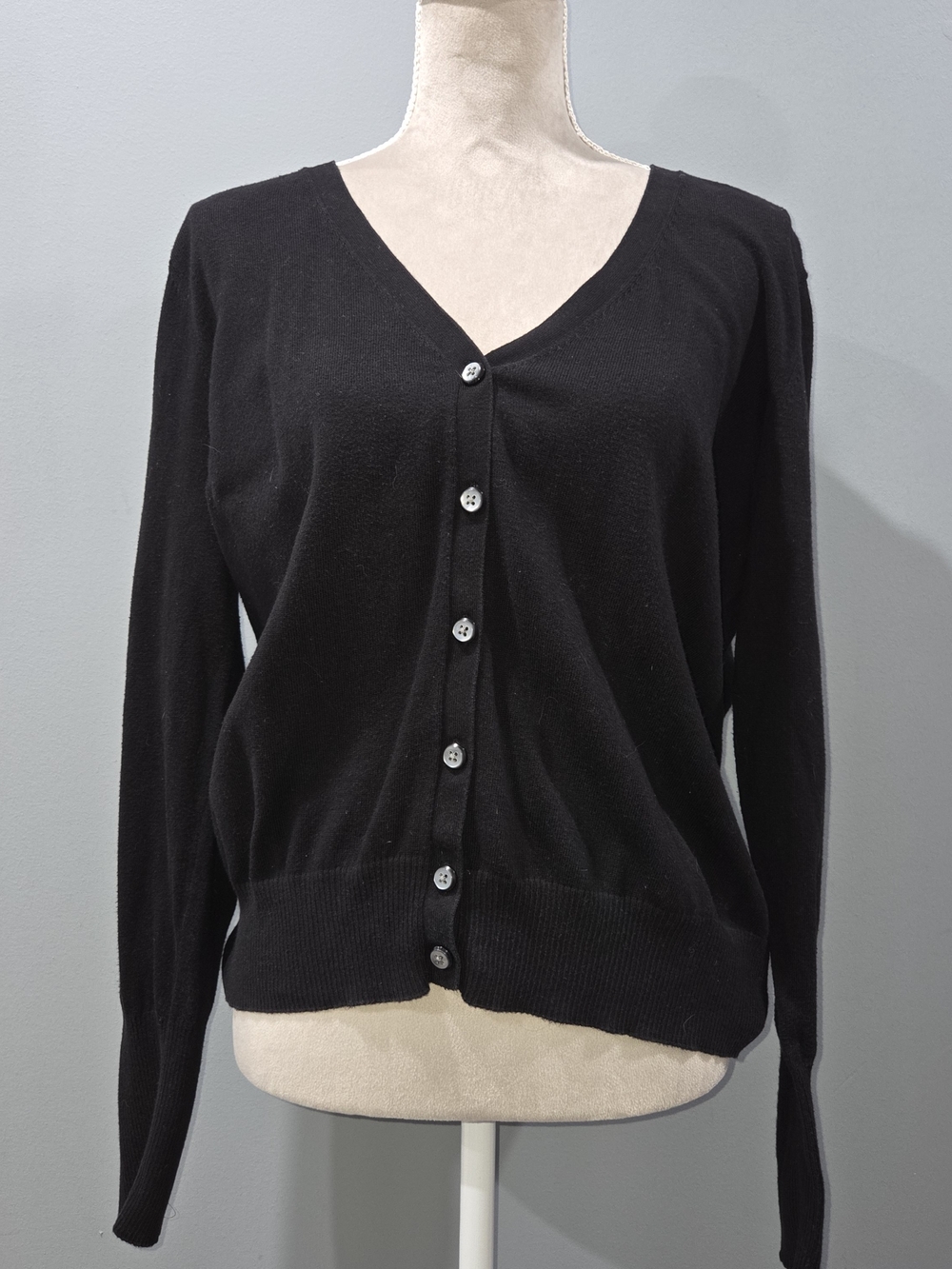 Apt. 9 Women's Simple & Classic Black V-Neck Button-Up Cardigan - XL